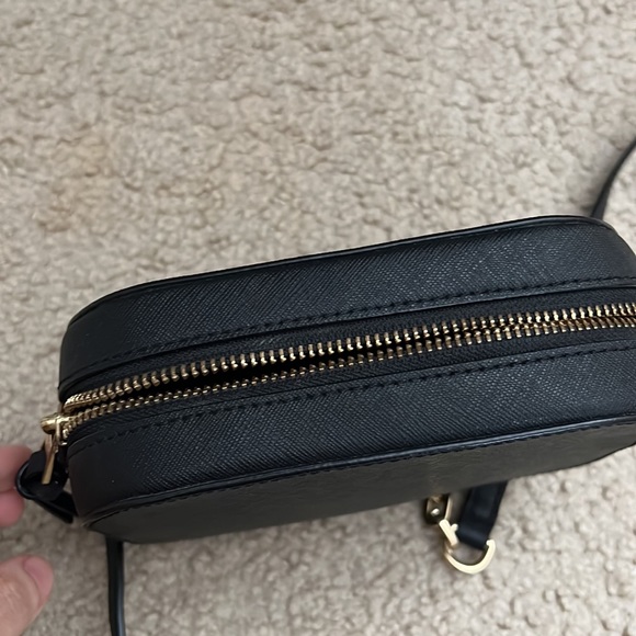 Tory burch Robinson Round Crossbody Bag Black preowned - Picture 10 of 15